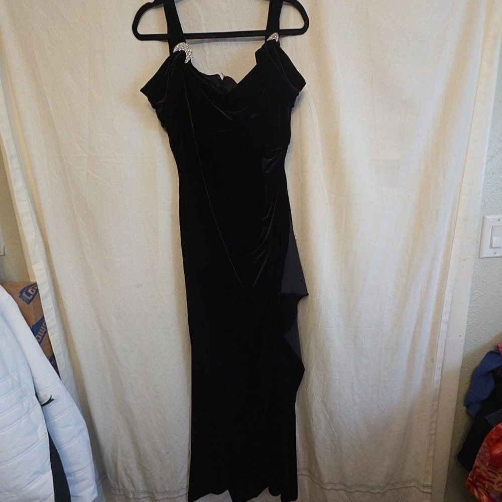 Alex Evenings Dress Womens 12 Black Velvet Off Shoulder Rhinestone Maxi Gown